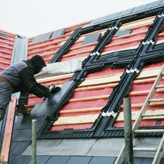a-roofer-replacing-the-tiles-on-a-house-roof-1024x682-1.jpg
